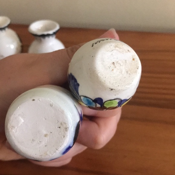Miniature Hand-Painted Pottery bud Vases Mexico. Signed. Set of 4. Cottagecore - Picture 4 of 9